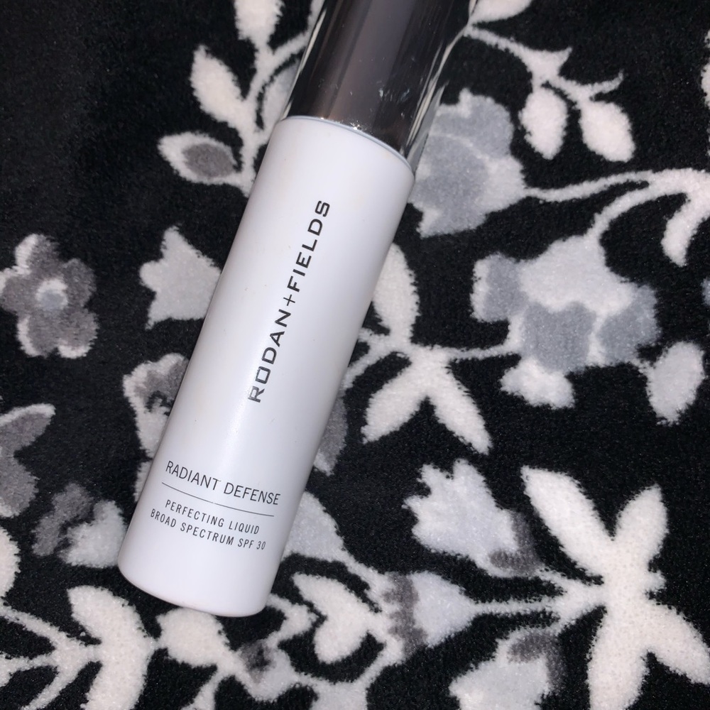 Rodan & fields radiant defense in shade shell